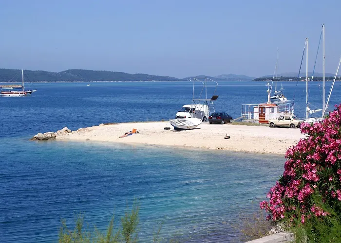 With Parking Space Brodarica, - 16978 דירה שיבניק